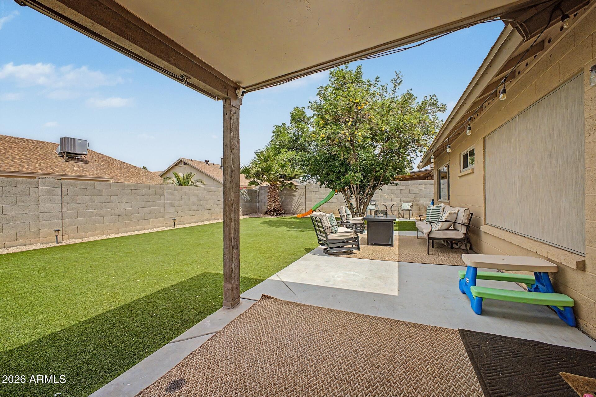 10118 W MEDLOCK Avenue
