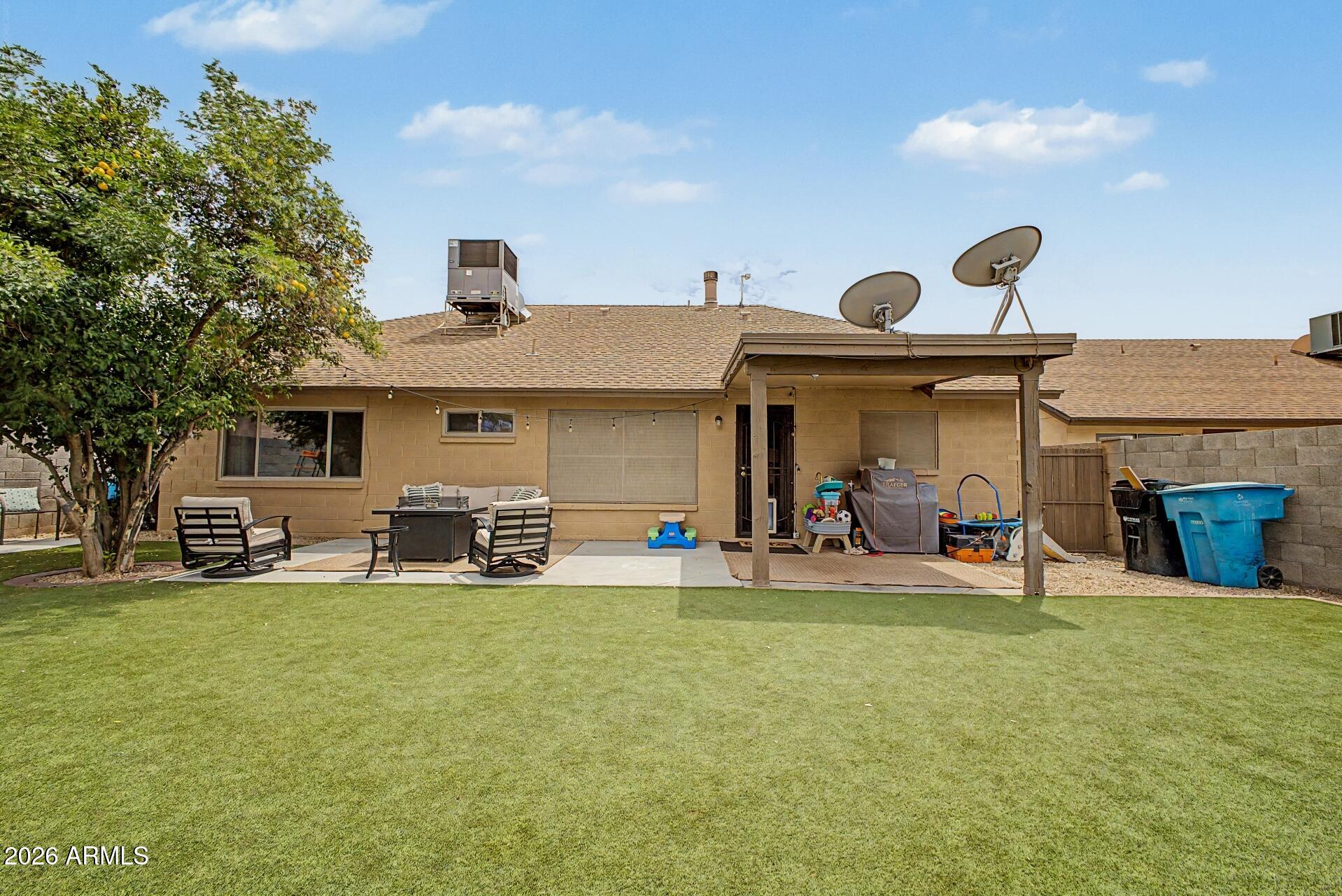 10118 W MEDLOCK Avenue
