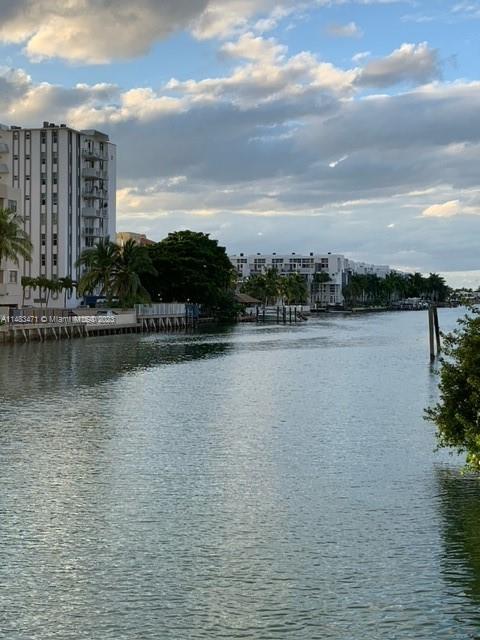 7149 Bay Dr Unit: 2