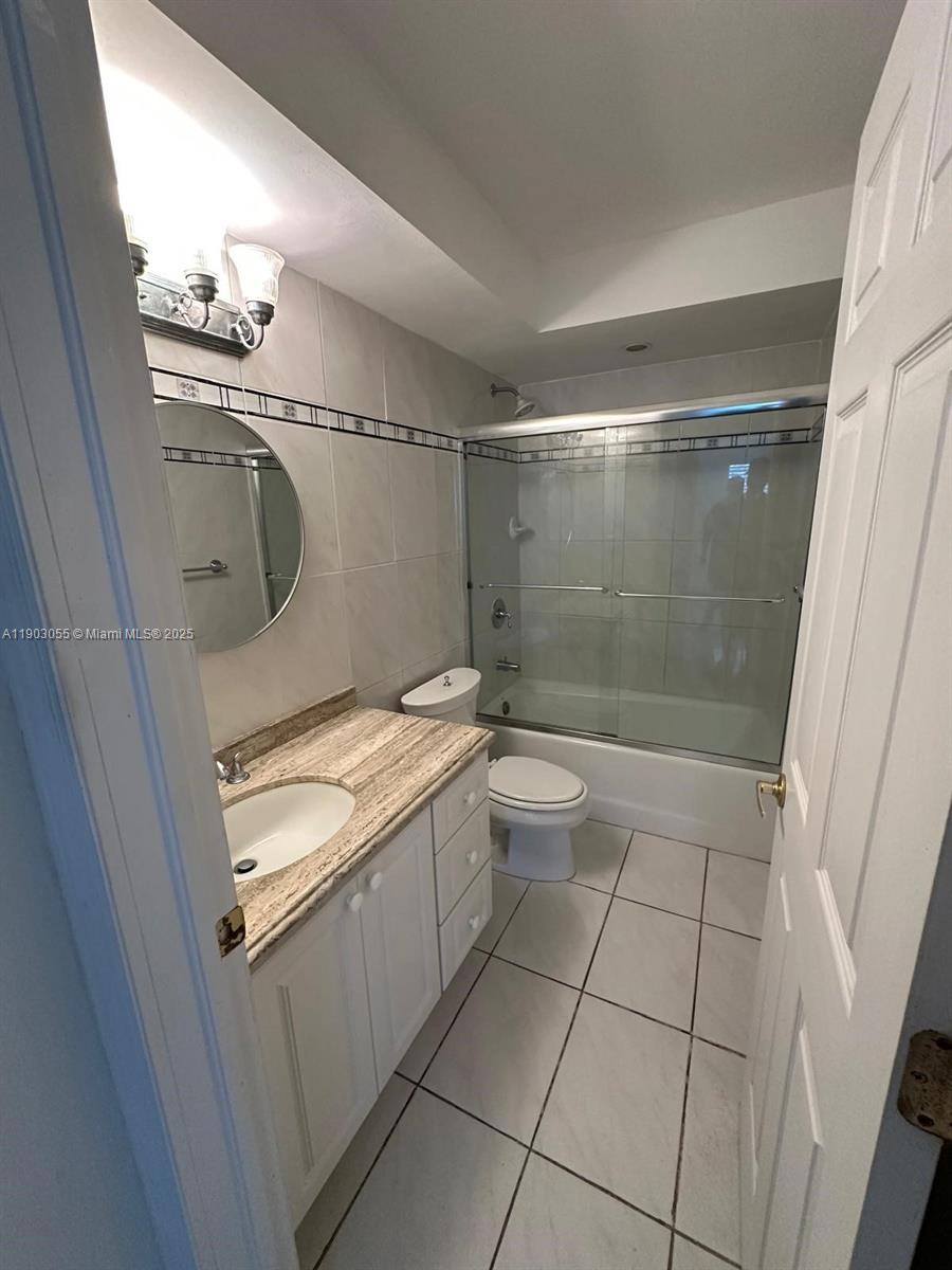 8411 NW 8th St # 204, Miami Unit: 204