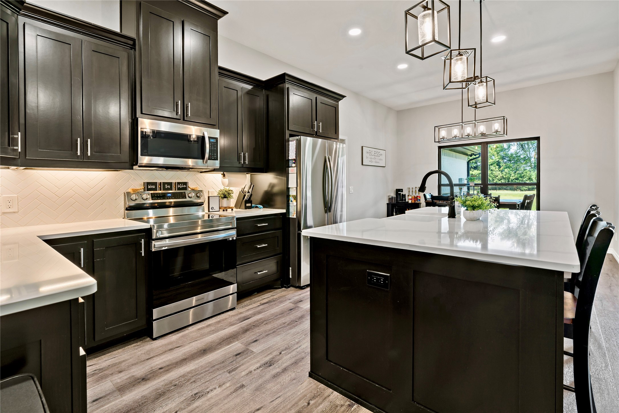 1226 Farm Road 196 N