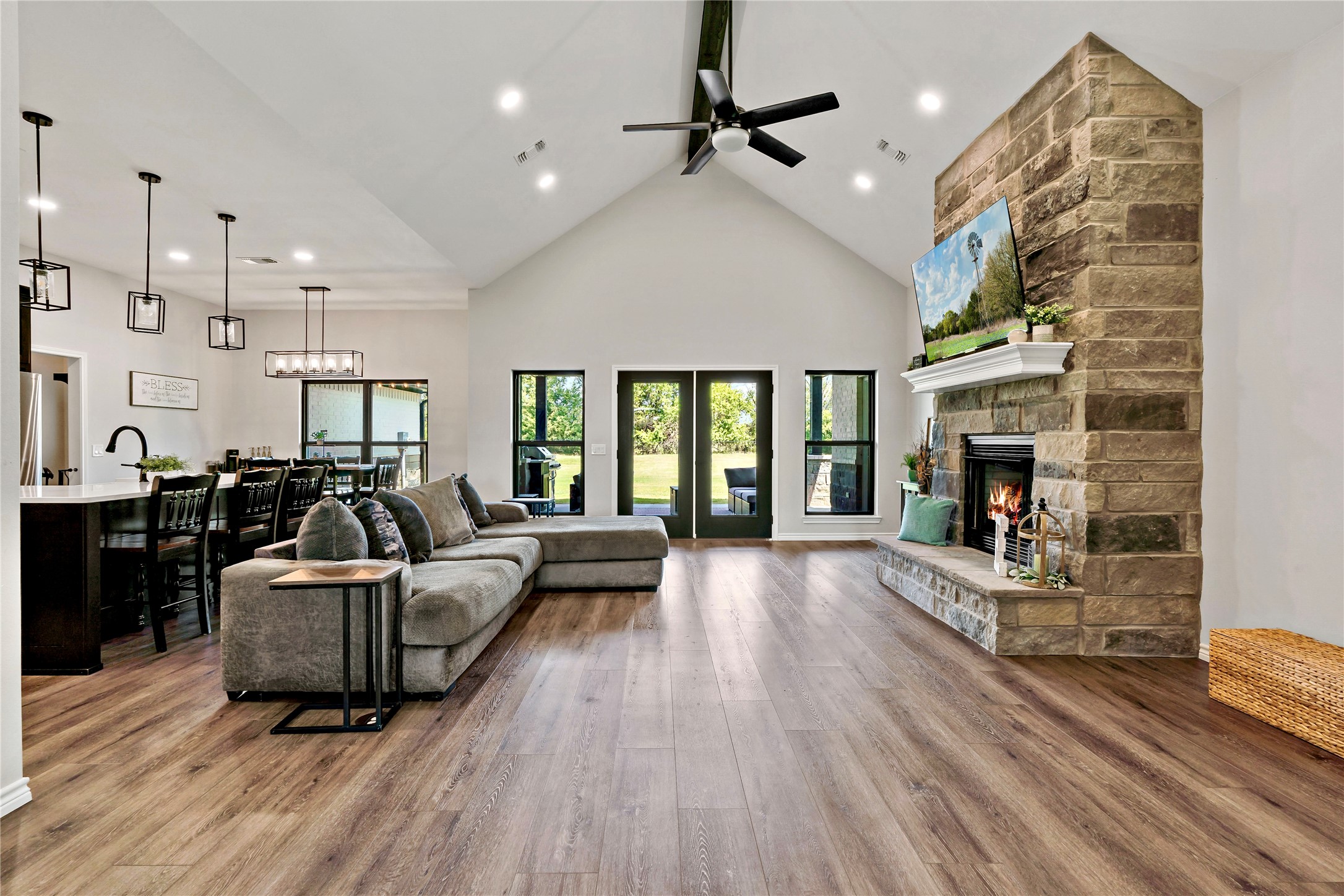 1226 Farm Road 196 N