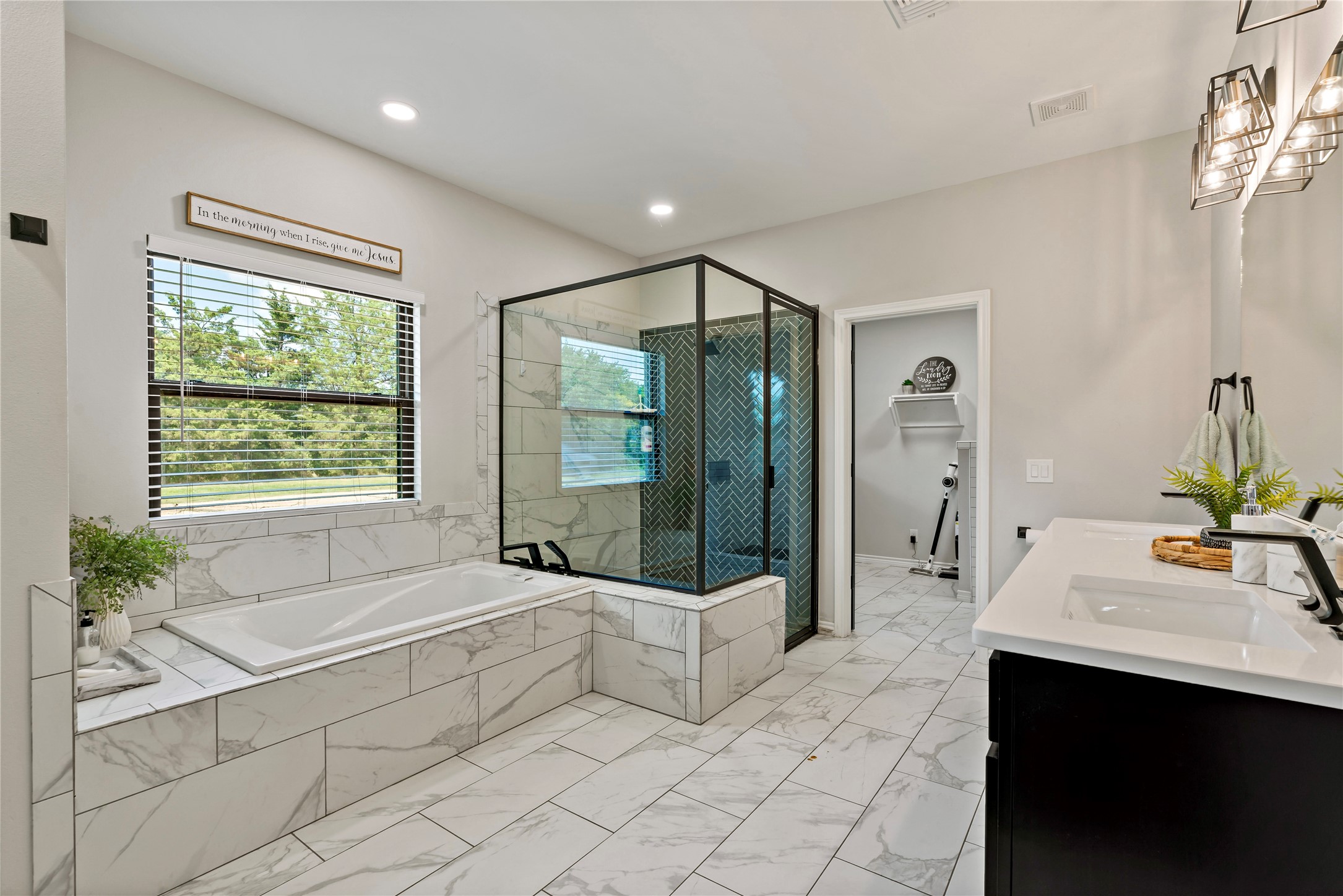 1226 Farm Road 196 N