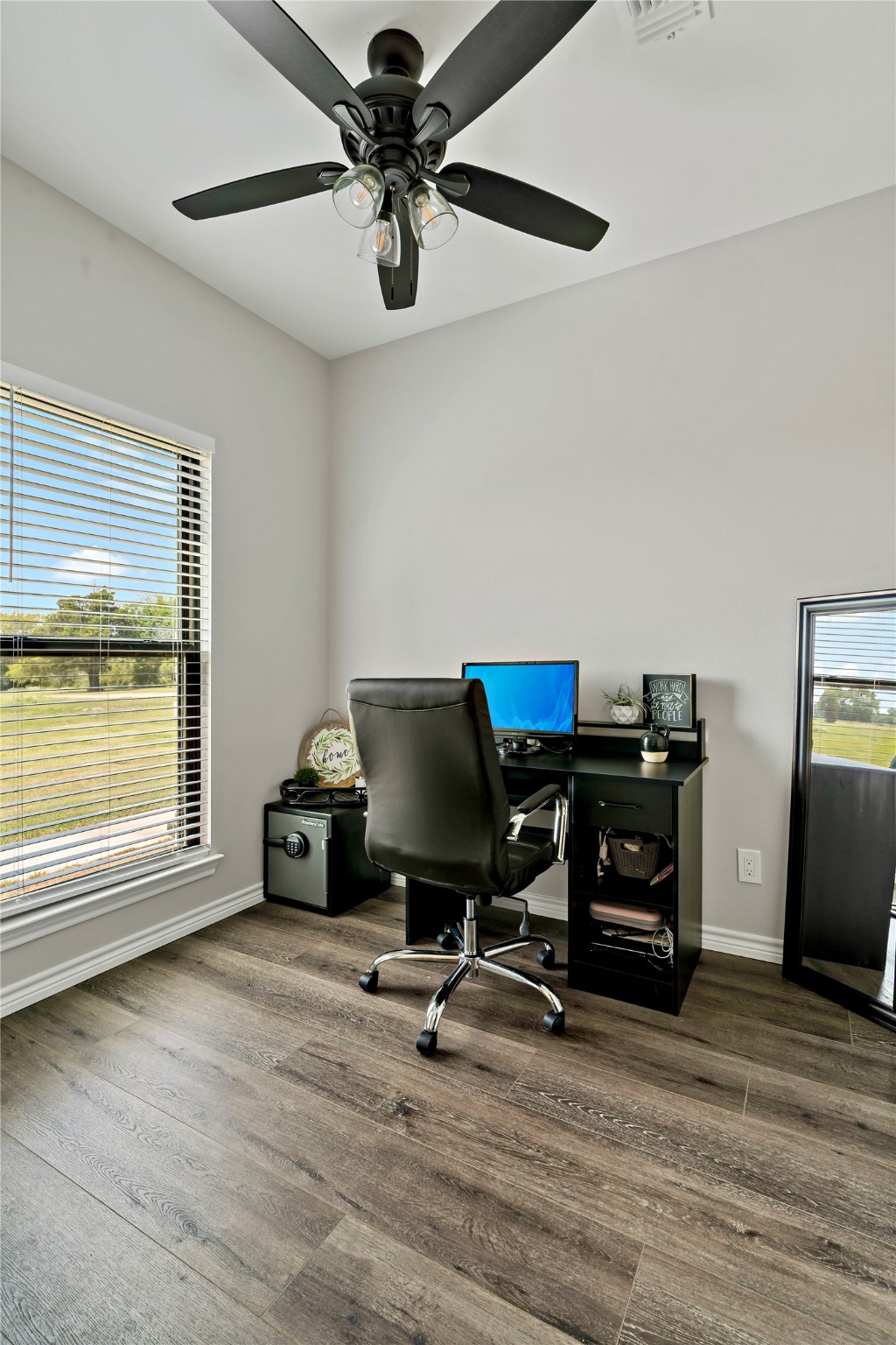 1226 Farm Road 196 N