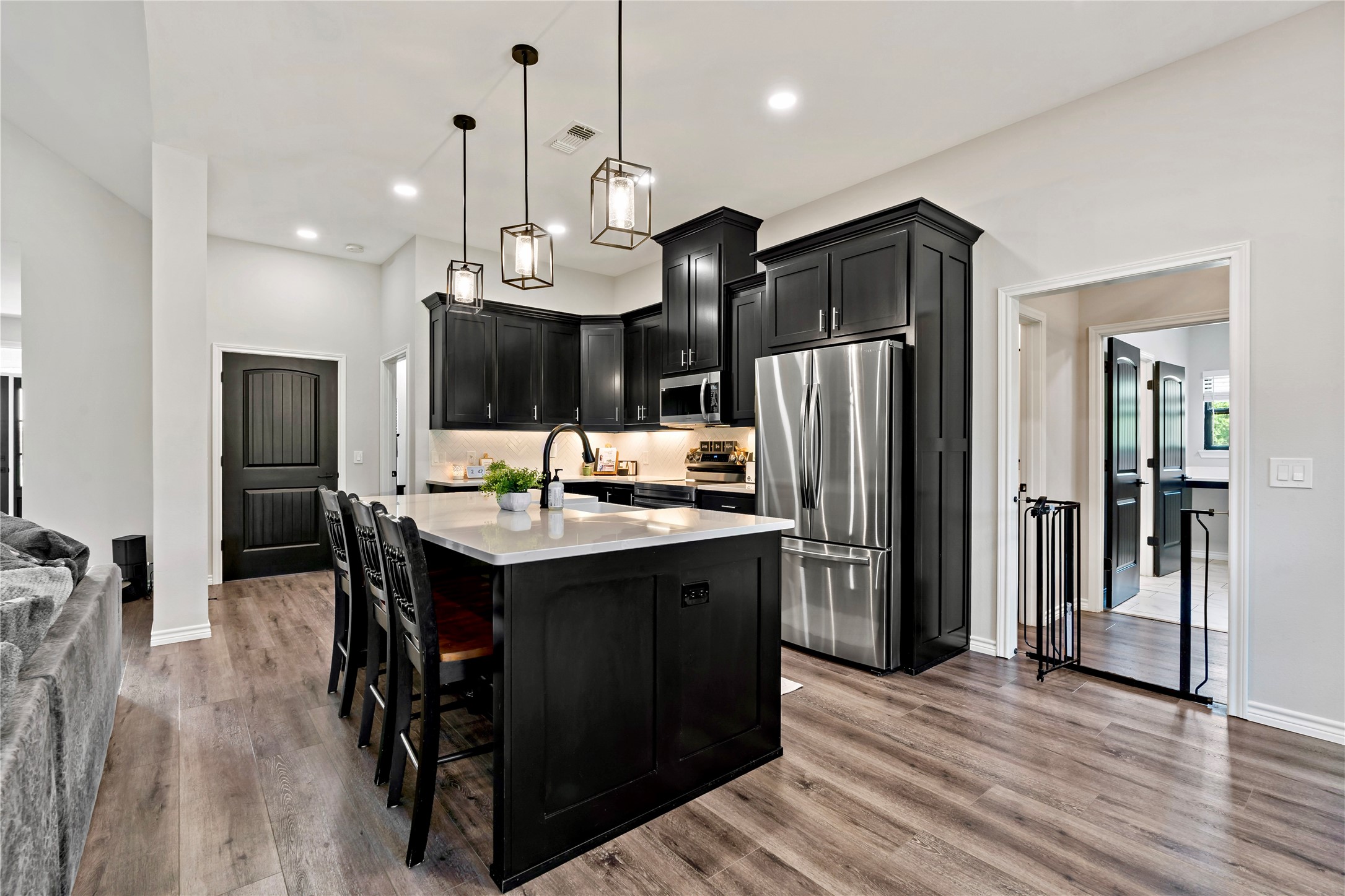 1226 Farm Road 196 N