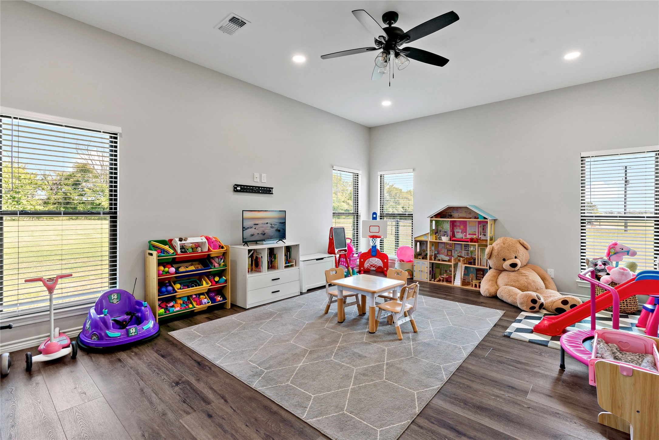 1226 Farm Road 196 N