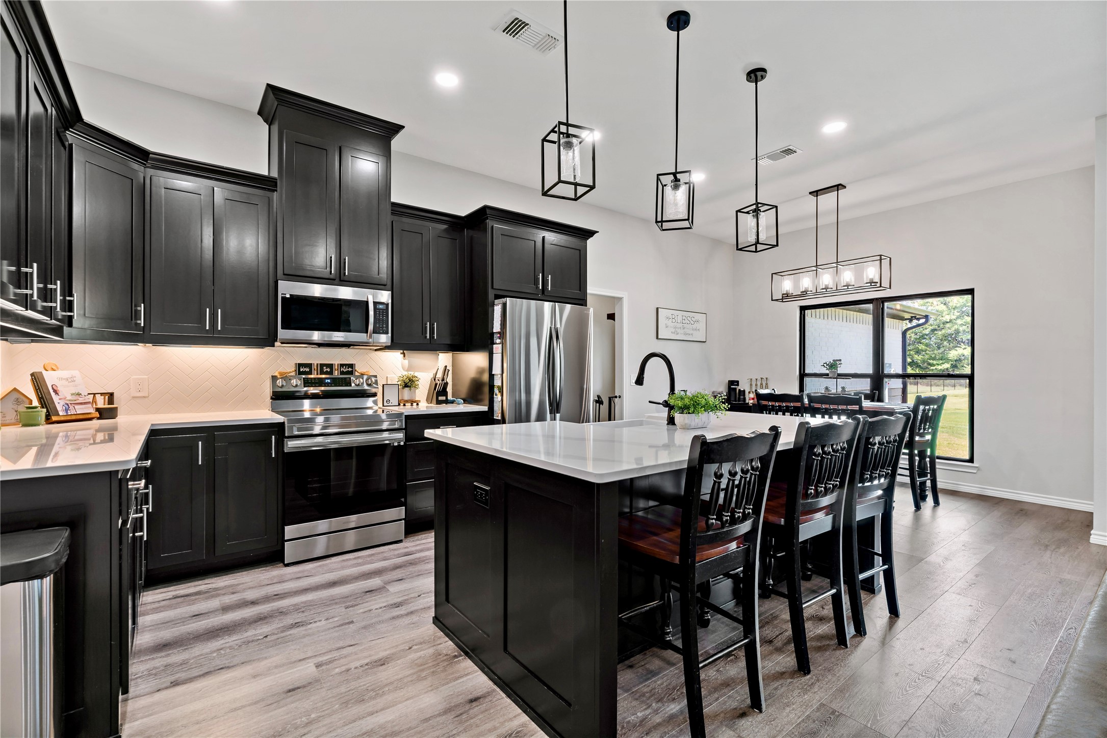 1226 Farm Road 196 N