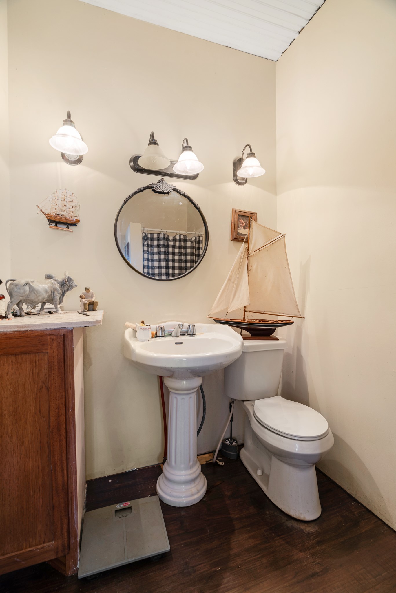 130 W Division Street