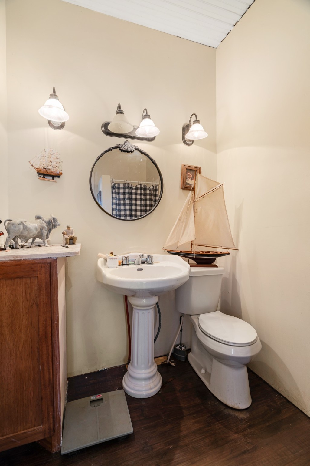 130 W Division Street