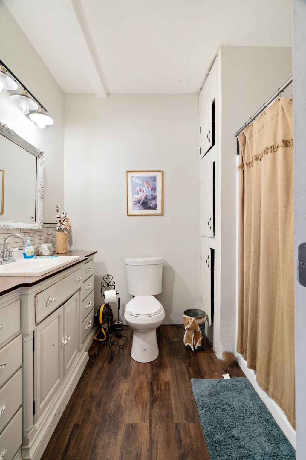 130 W Division Street