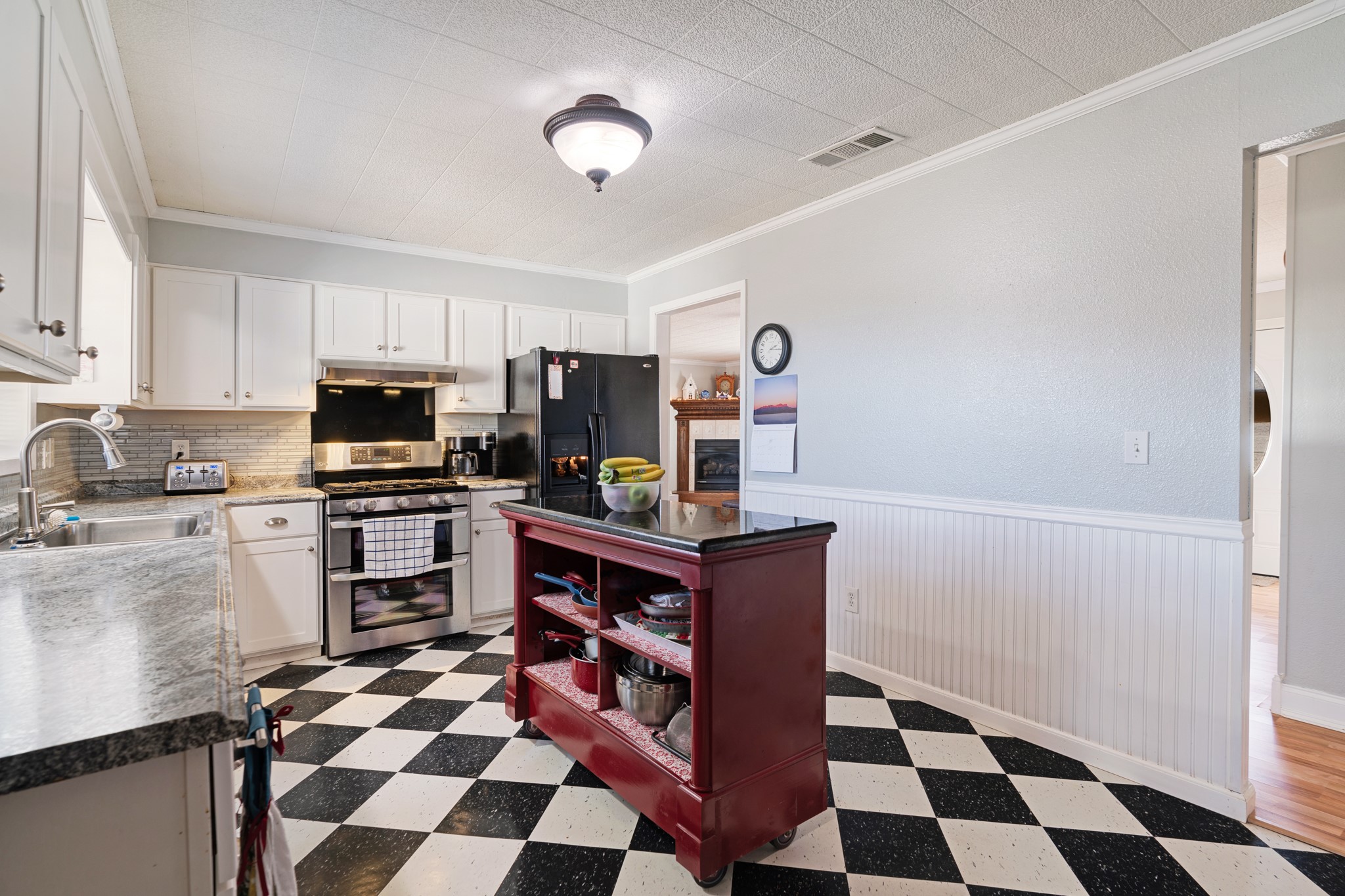 8413 Farm Road 195