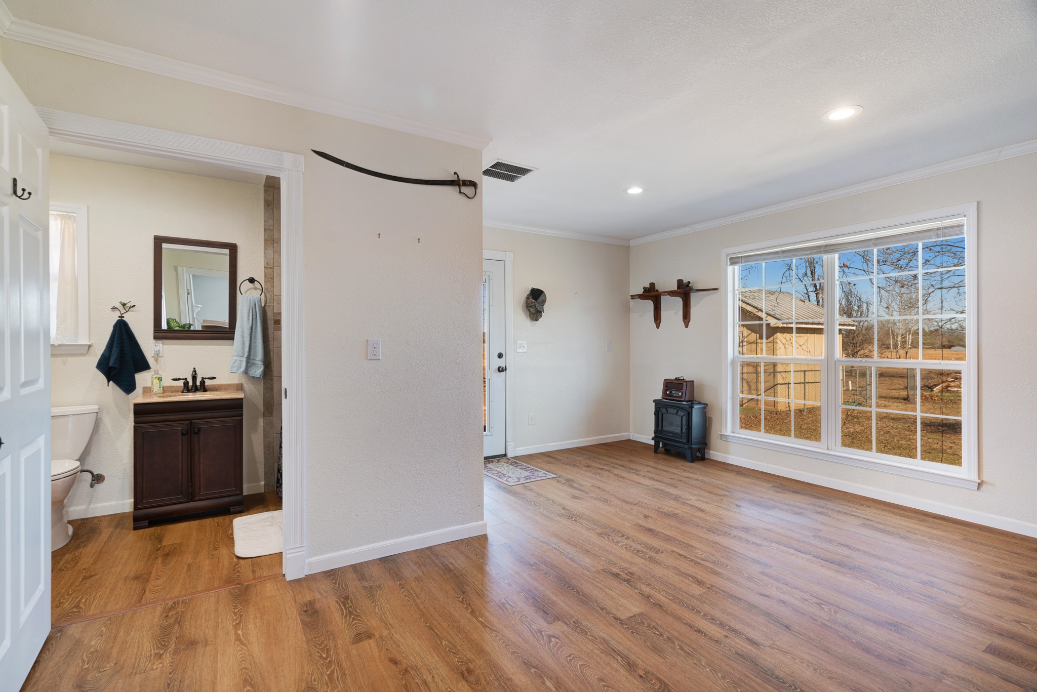 8413 Farm Road 195