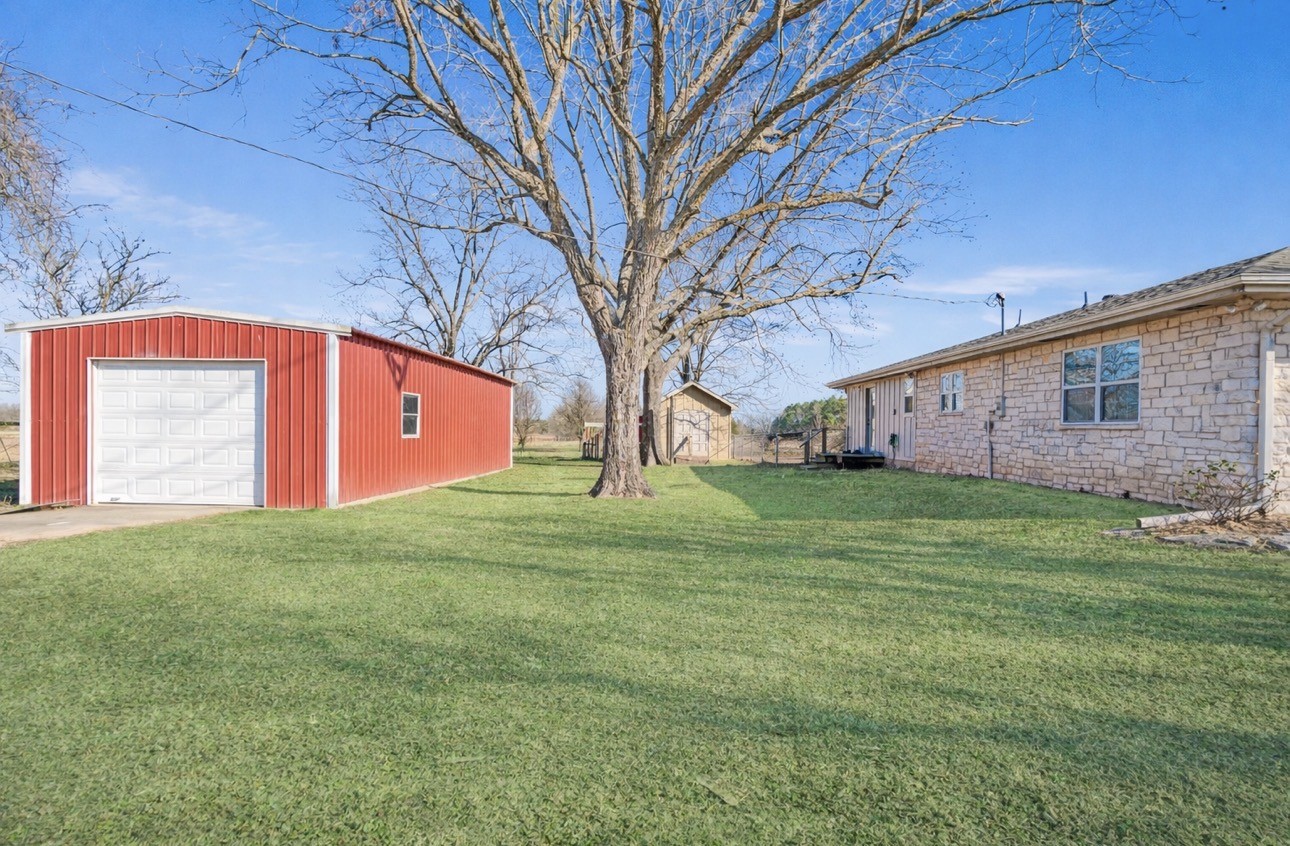 8413 Farm Road 195