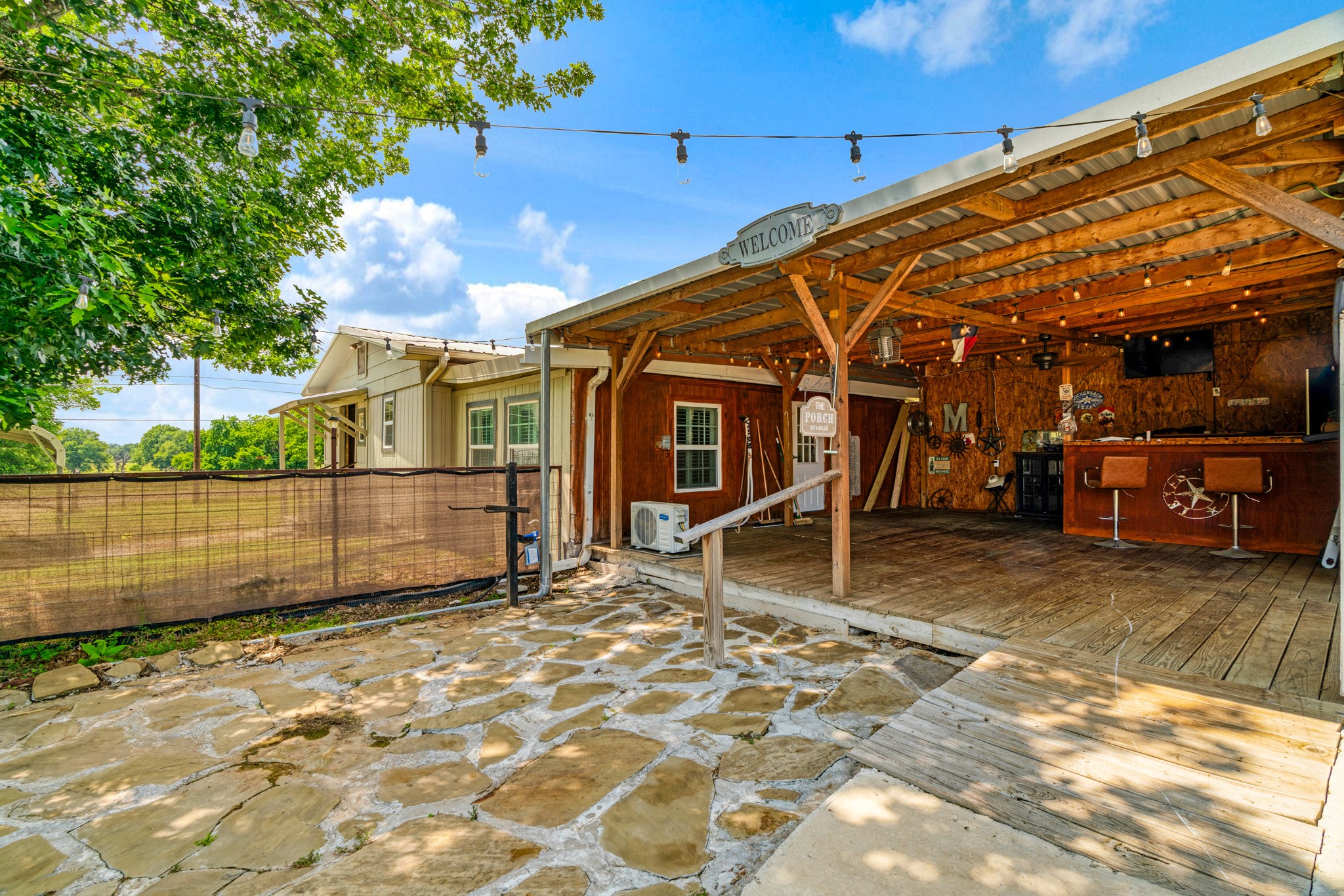 735 1st Street SW