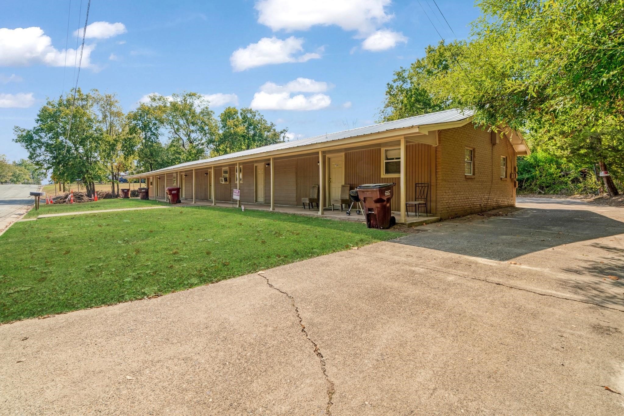 700 S Donoho Street 700, 702, 704, 706, 708