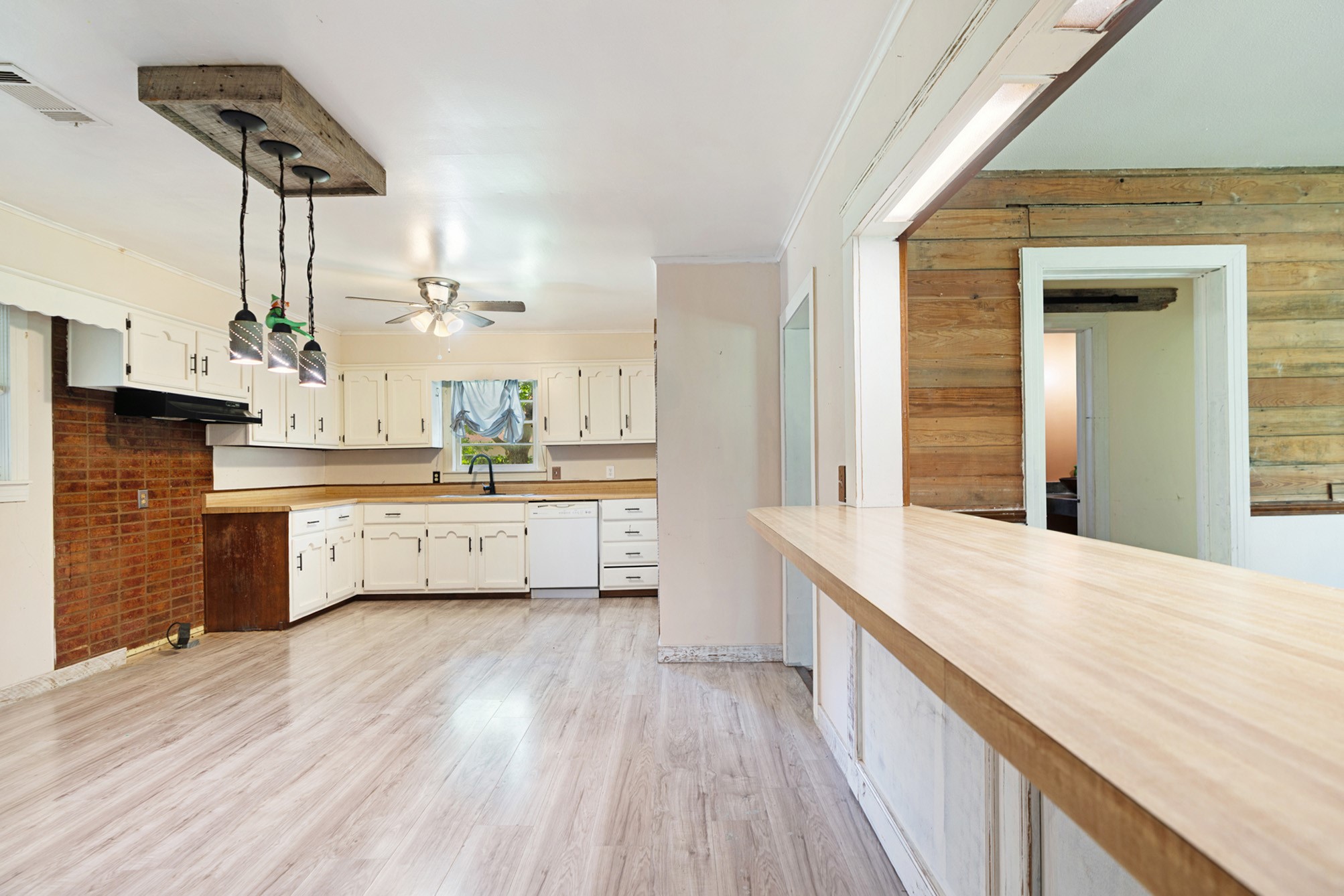 215 2nd Street NE