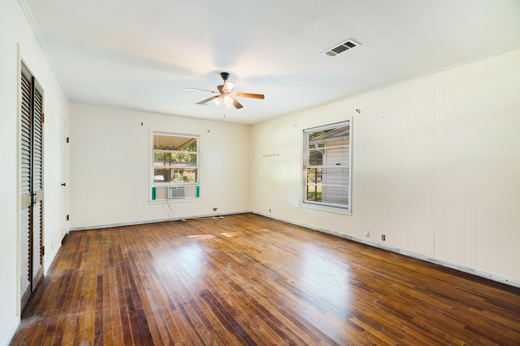 215 2nd Street NE