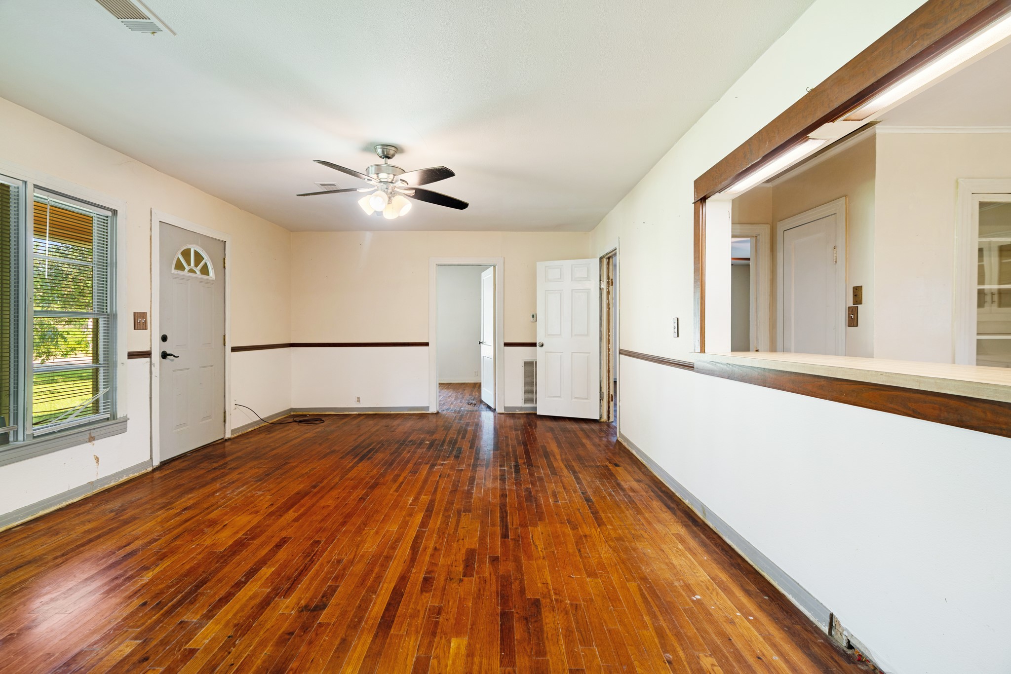 215 2nd Street NE