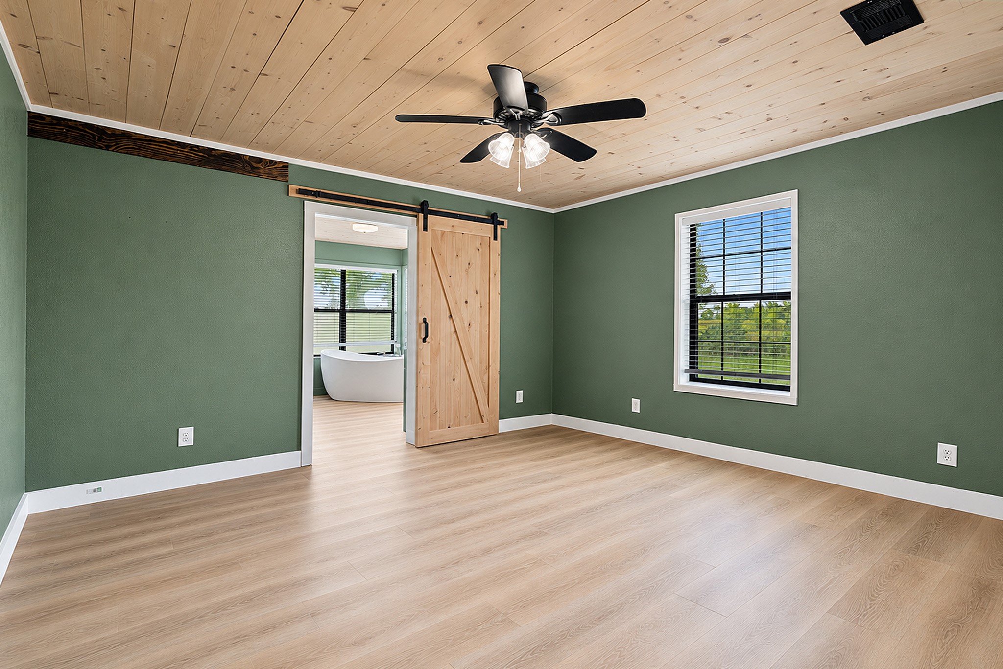13944 Farm Road 195