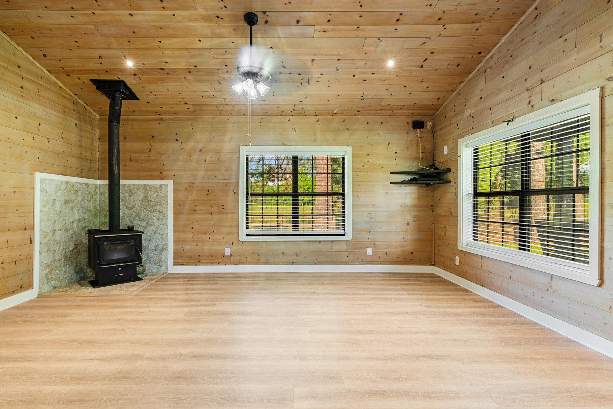 13944 Farm Road 195