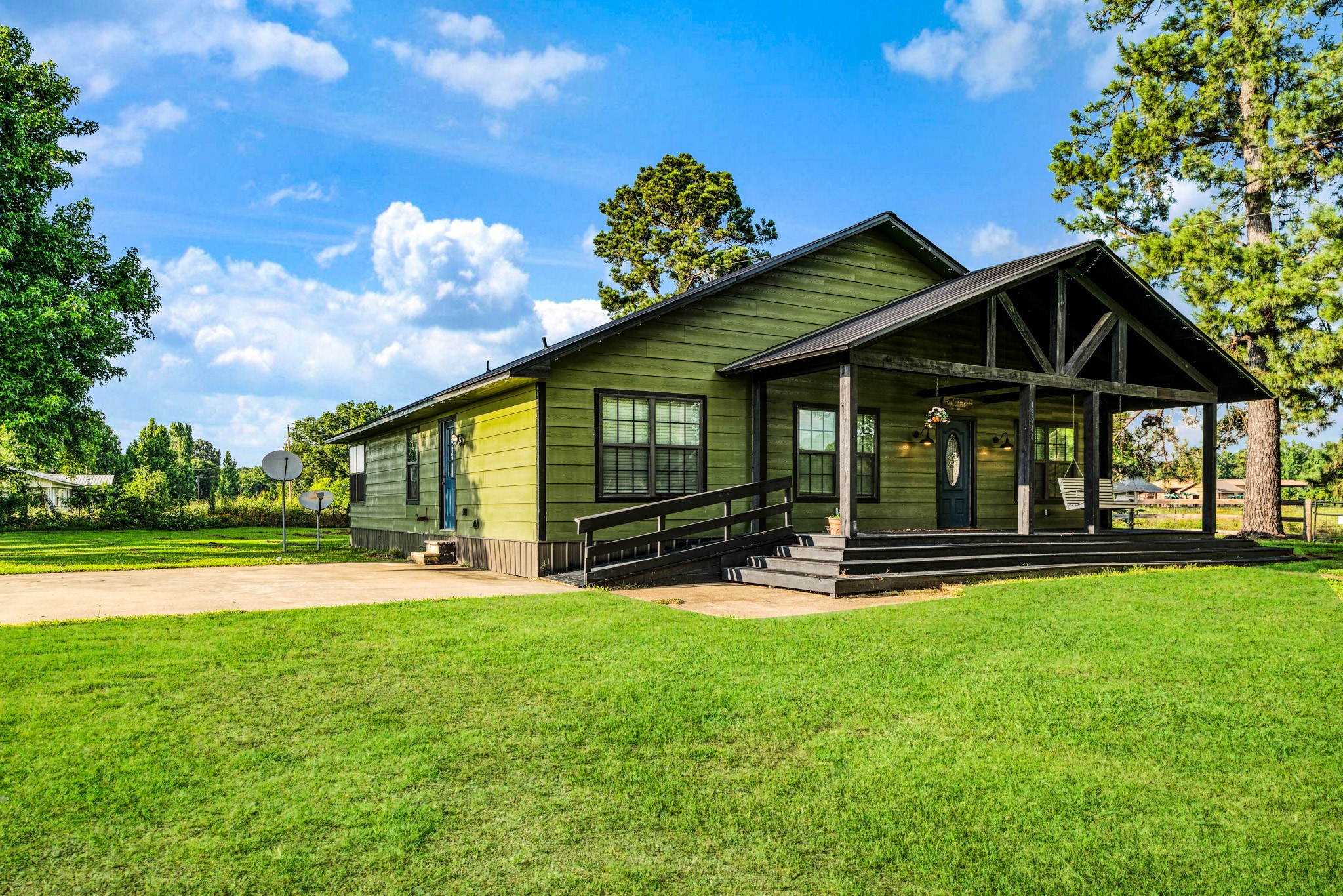 13944 Farm Road 195