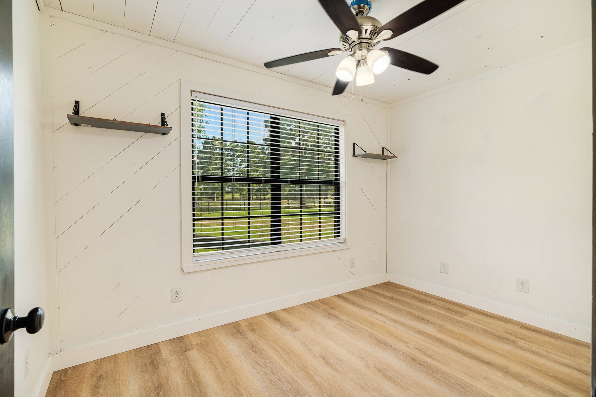 13944 Farm Road 195