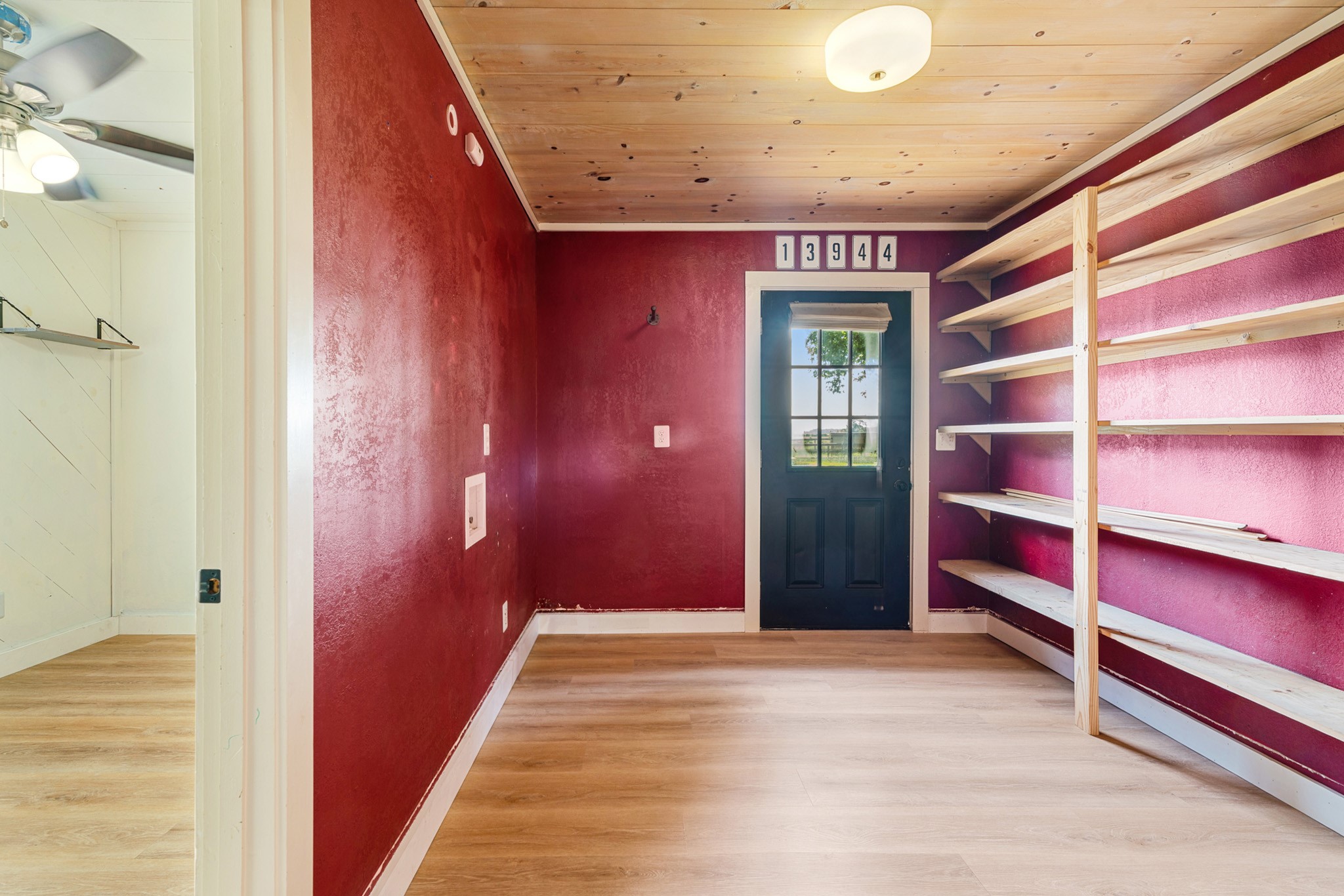 13944 Farm Road 195