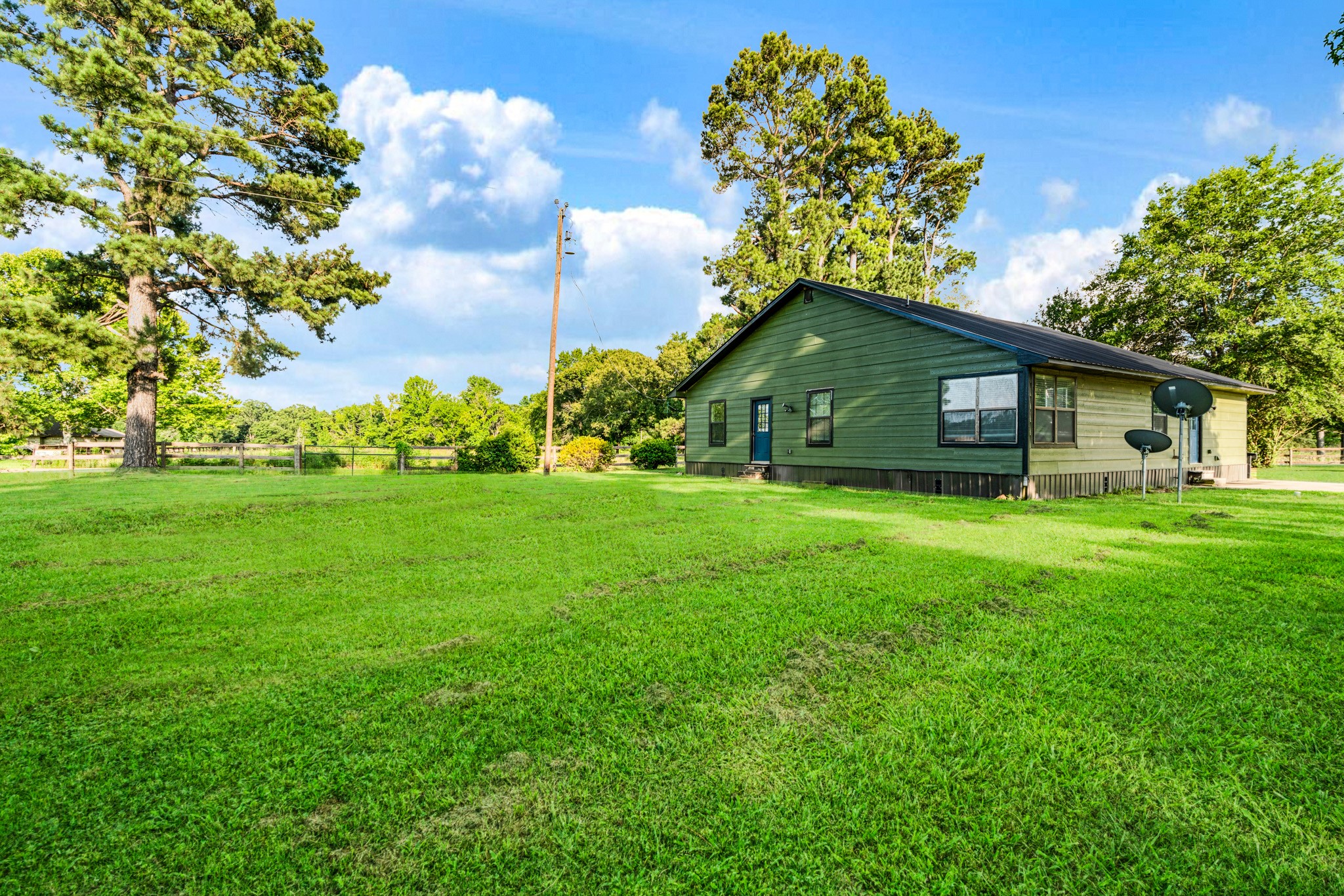 13944 Farm Road 195