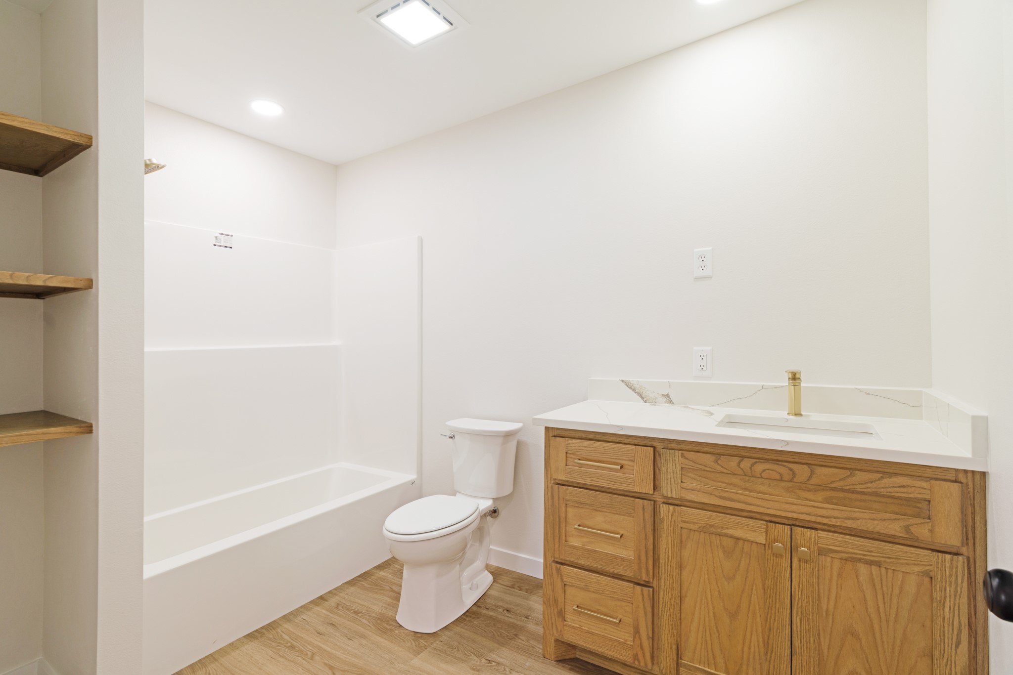 27 Private Road 33039