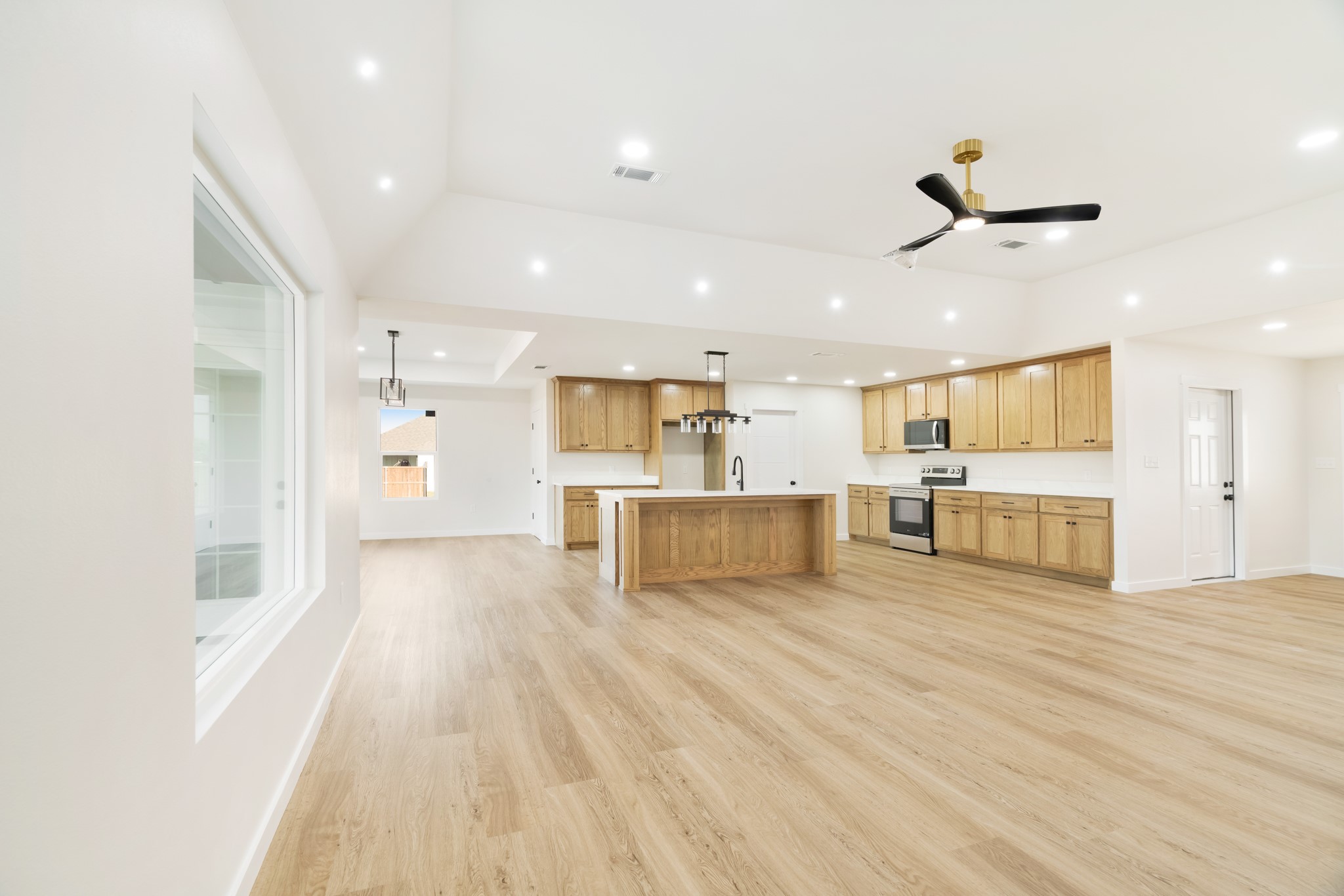 27 Private Road 33039