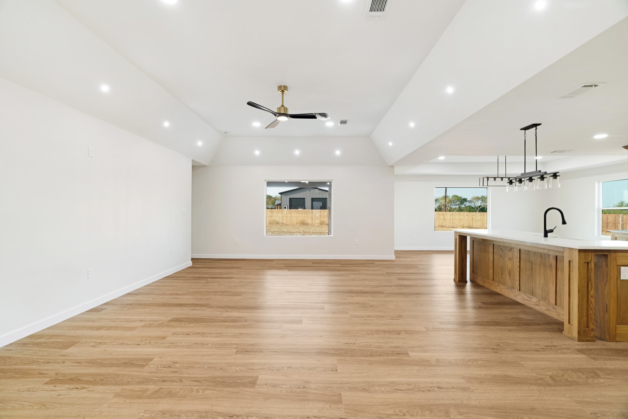27 Private Road 33039