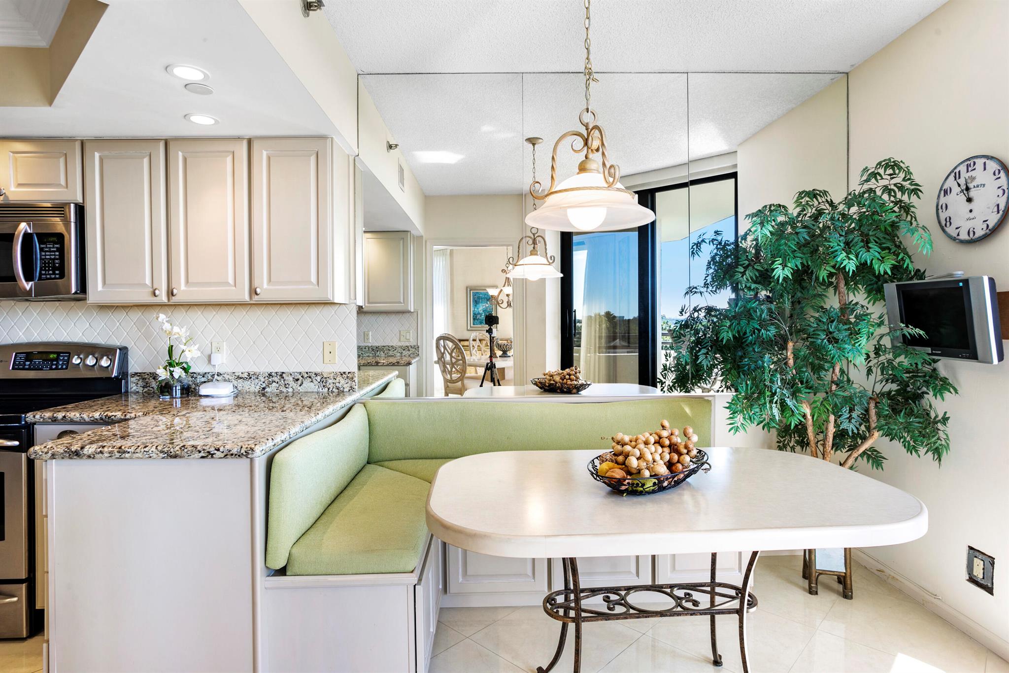 3322 Casseekey Island Road 504