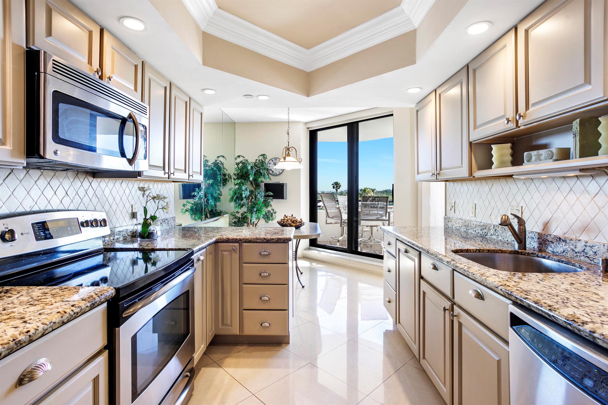 3322 Casseekey Island Road 504