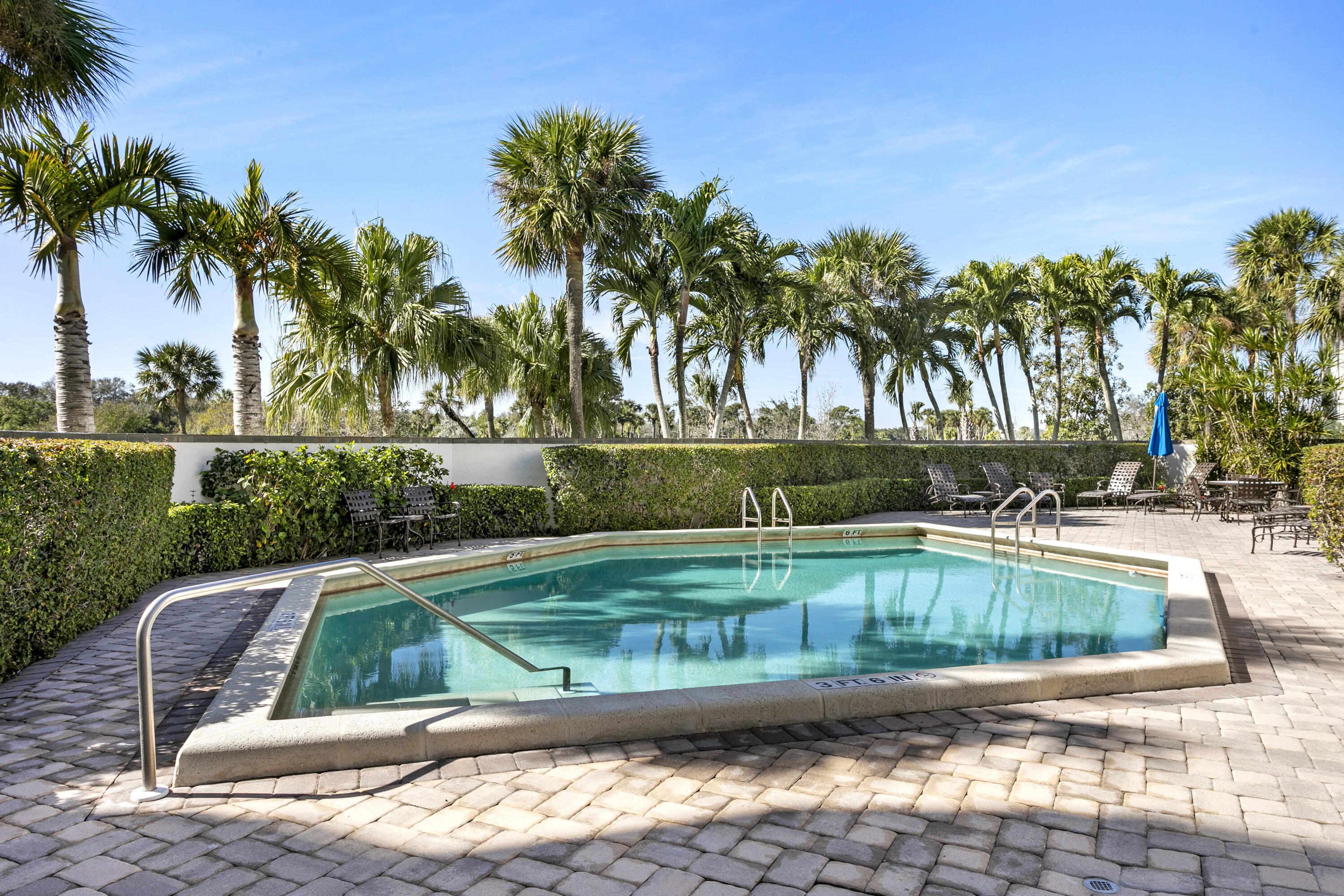 3322 Casseekey Island Road 504