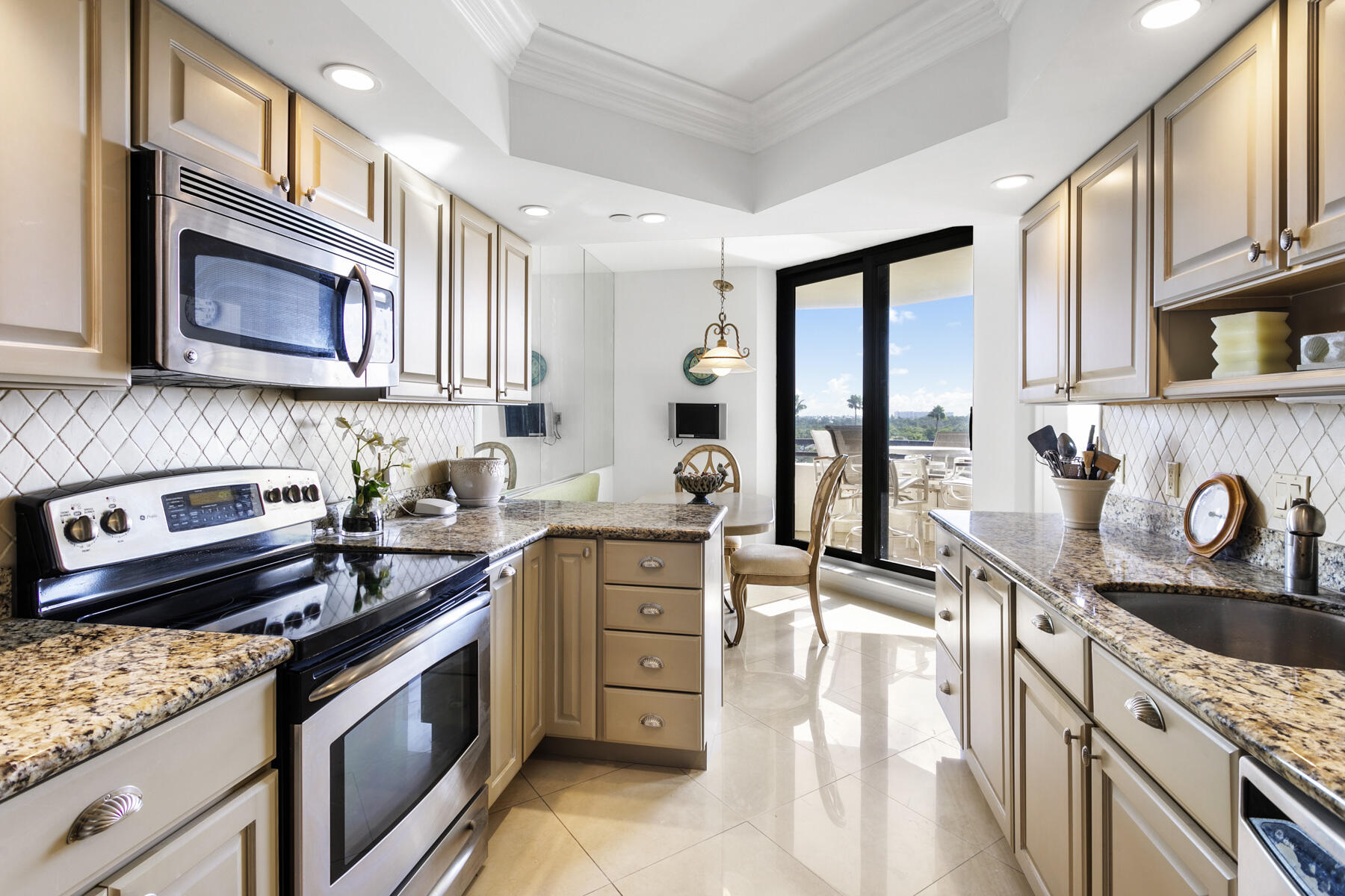 3322 Casseekey Island Road 504