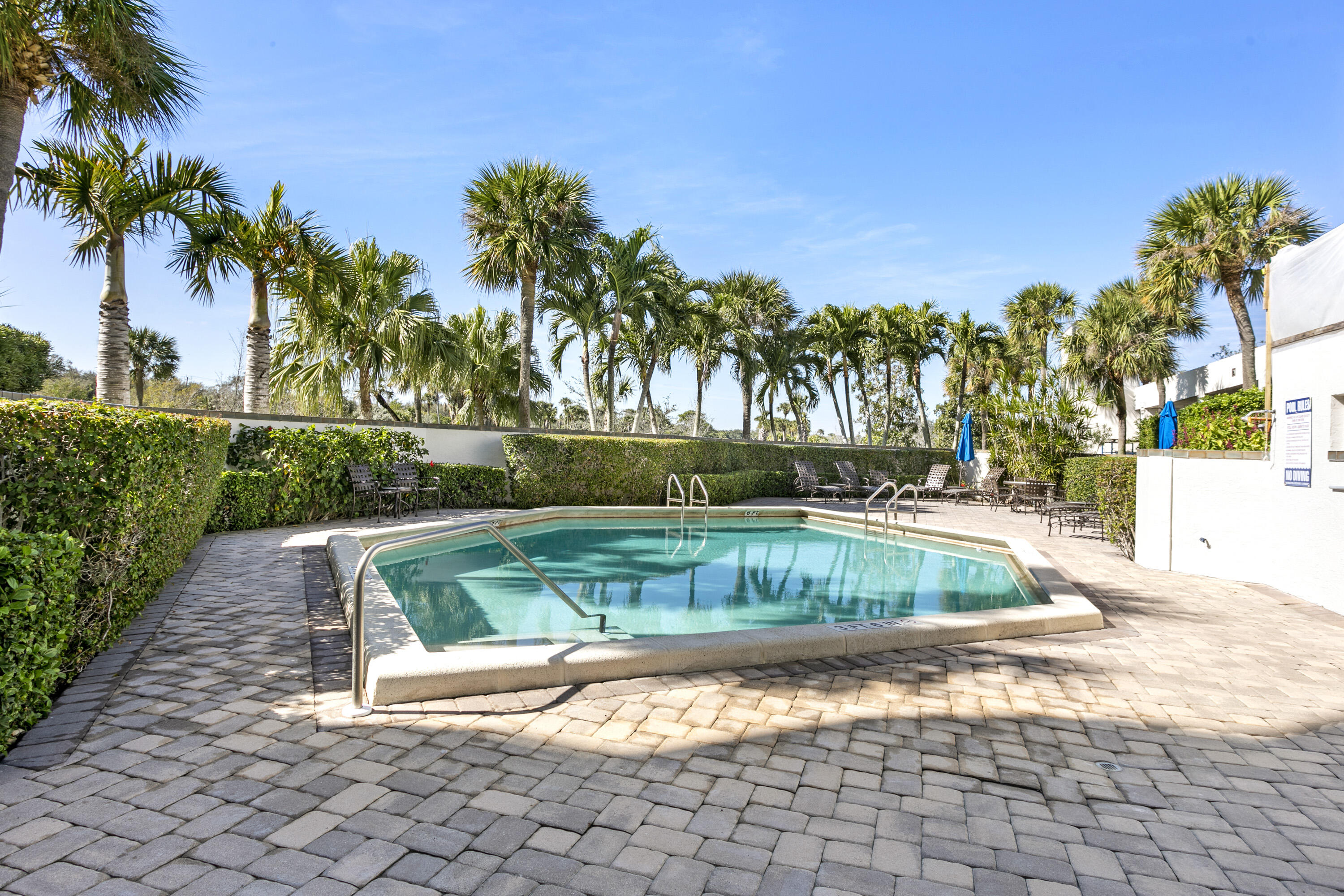 3322 Casseekey Island Road 504