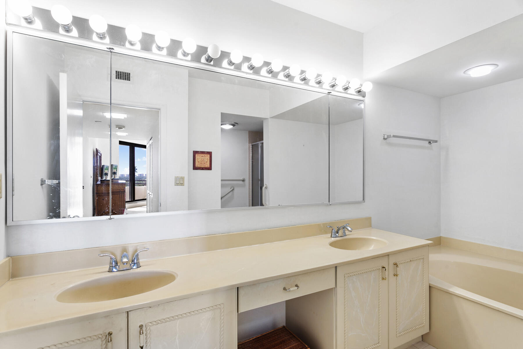 3322 Casseekey Island Road 504