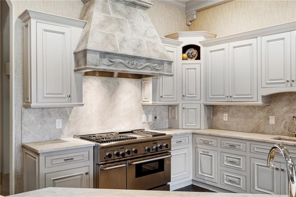 811 Hawks Nest Court