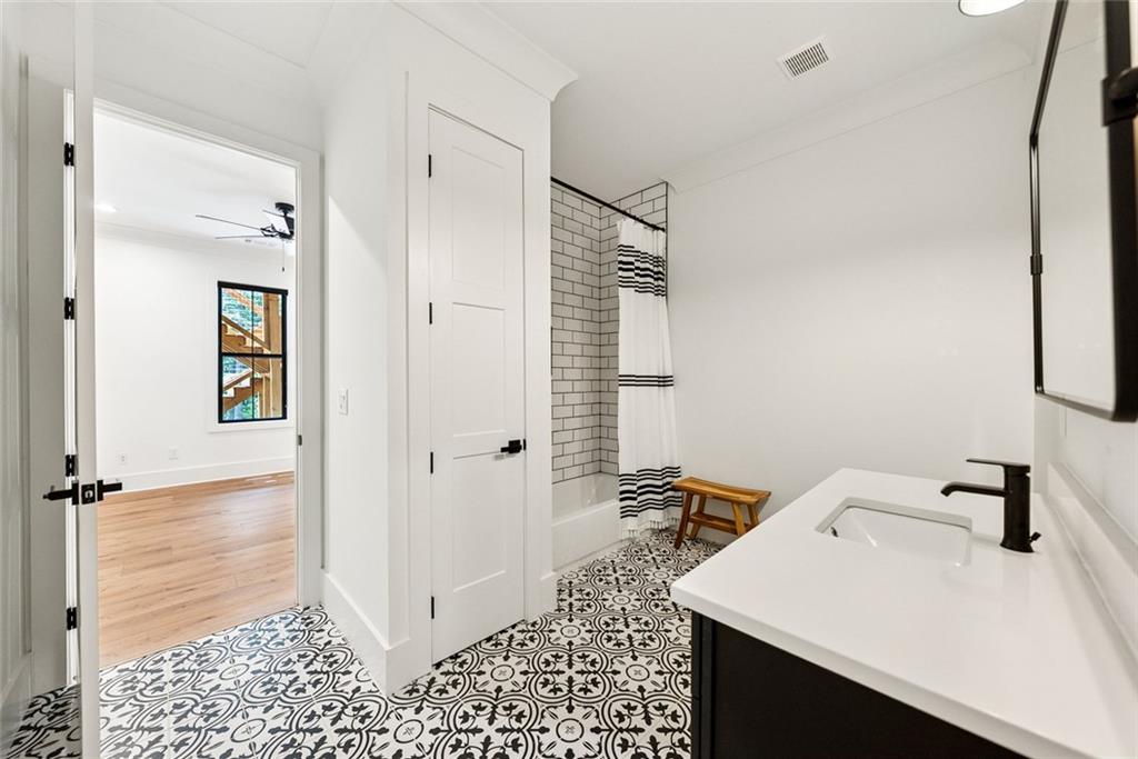 121 White Pen Road Road