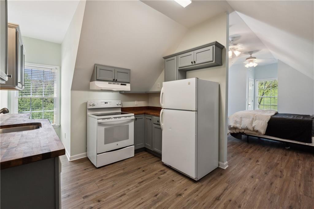 2230 Henry Scott