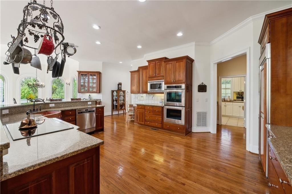 2230 Henry Scott