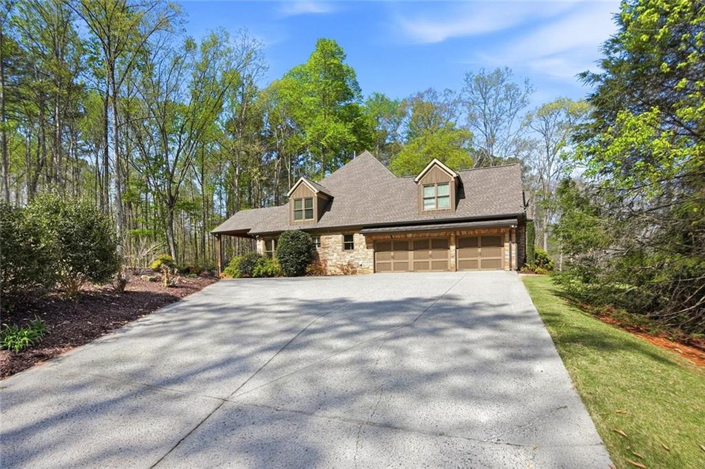 862 Waterford Estates Manor