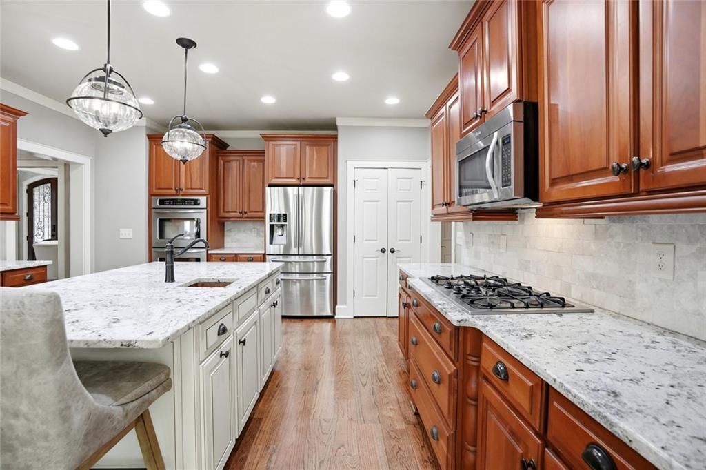 862 Waterford Estates Manor