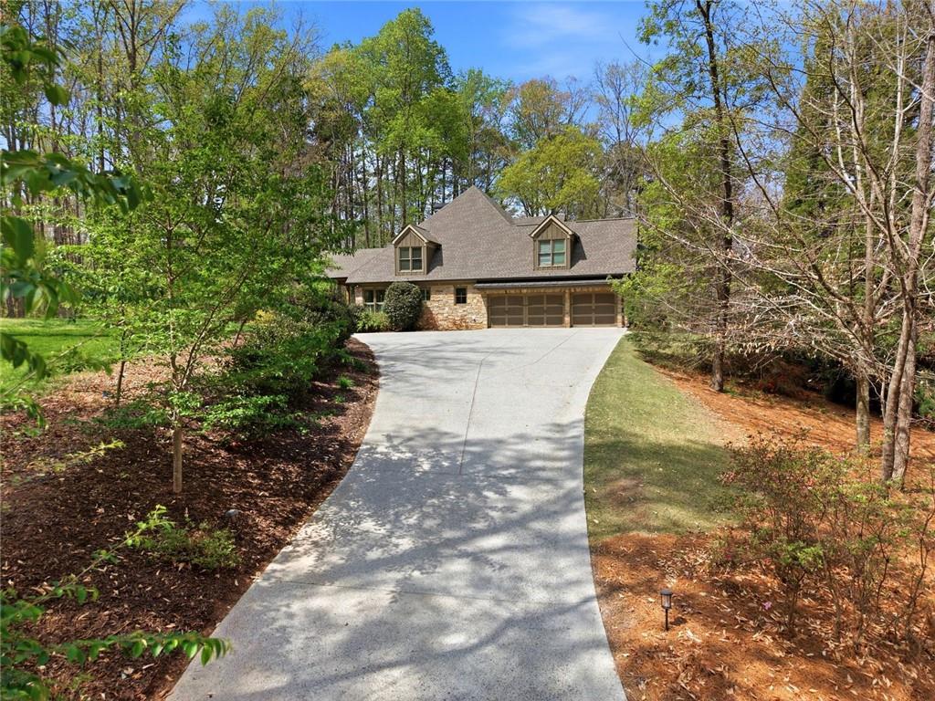 862 Waterford Estates Manor