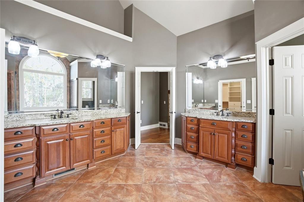 862 Waterford Estates Manor