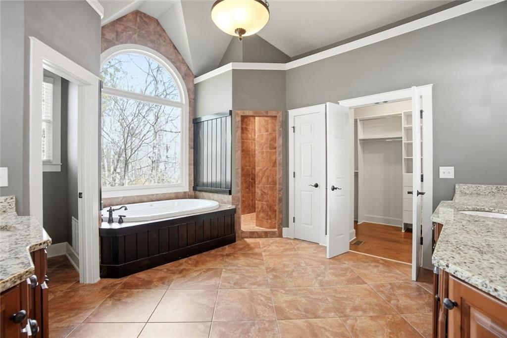 862 Waterford Estates Manor