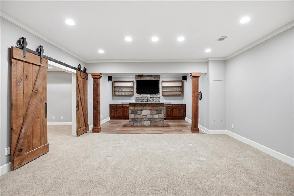 862 Waterford Estates Manor