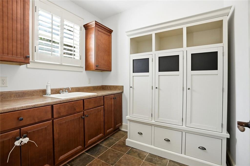 862 Waterford Estates Manor