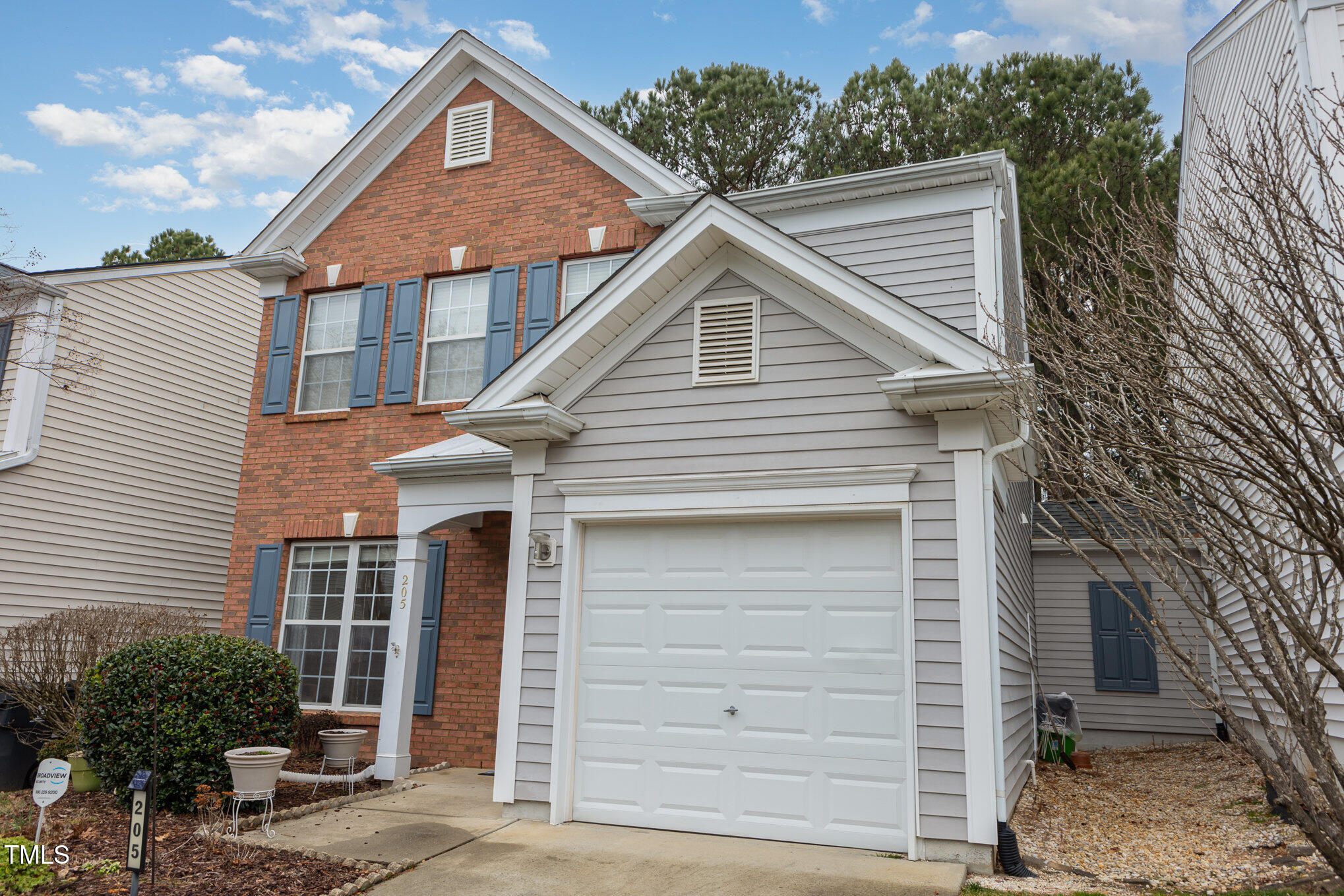 205 Durston Loop