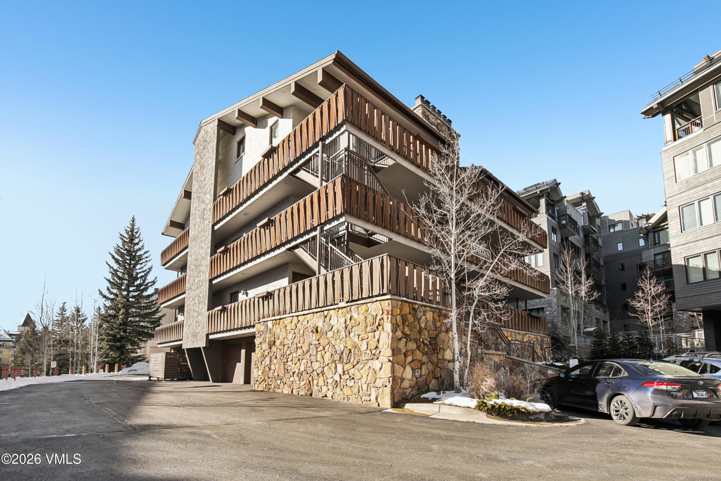 707 W Lionshead Circle B-6